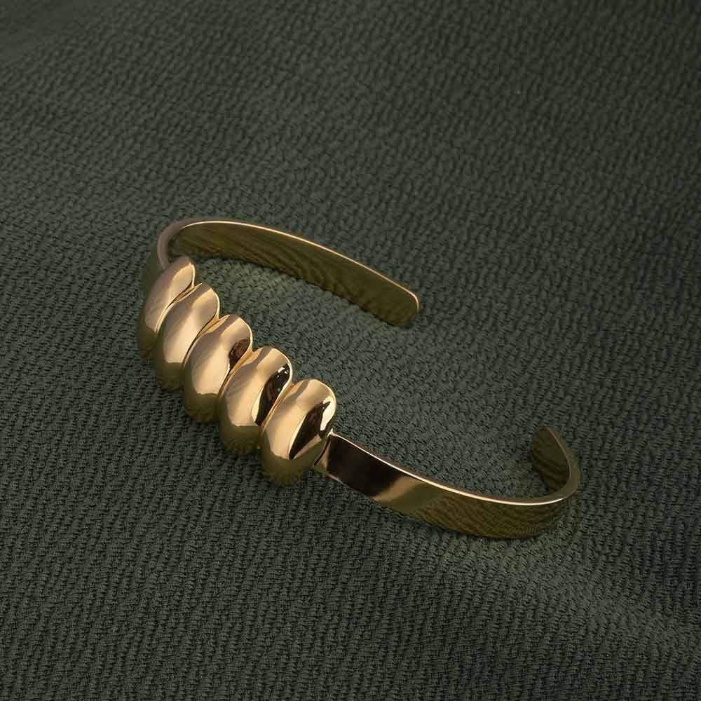 Golden Ribbed Kada Bracelet : PMW01BR043