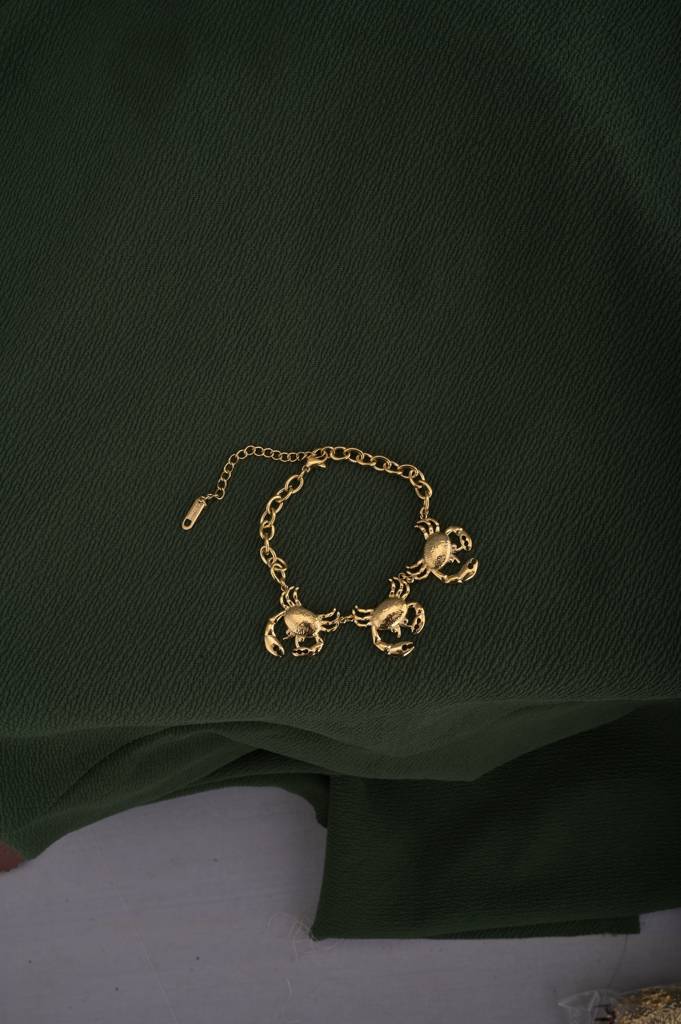 Gold Crab Charm Bracelet : PMW01BR046