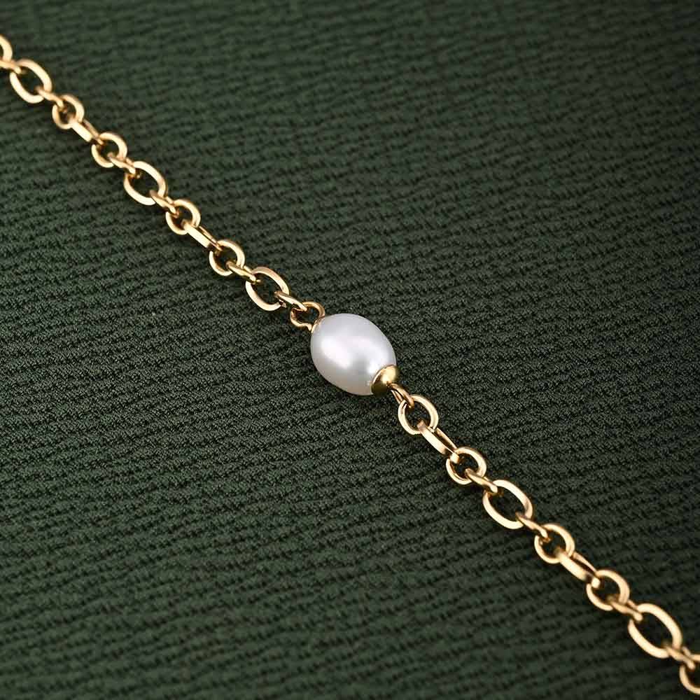 Golden Pearl Centered Chain Bracelet : PMW01BR054