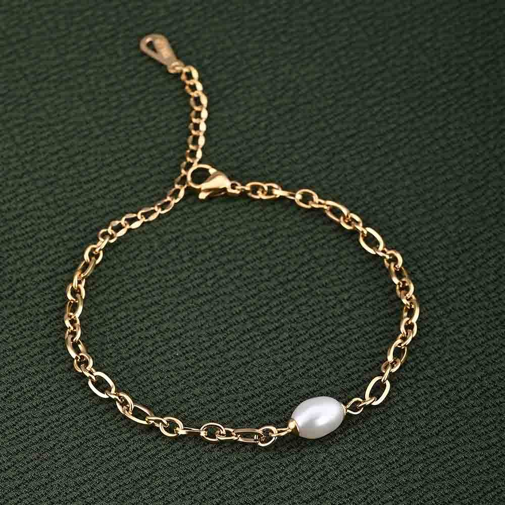 Golden Pearl Centered Chain Bracelet : PMW01BR054