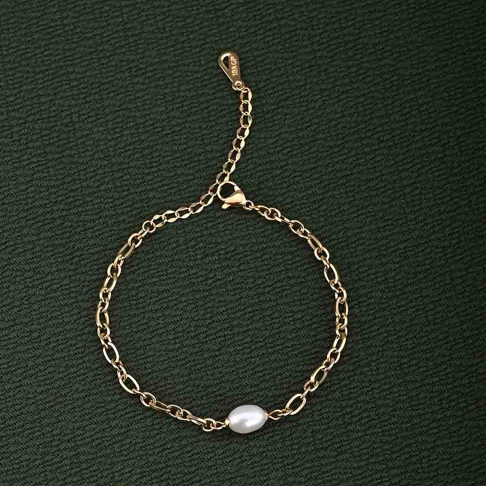 Golden Pearl Centered Chain Bracelet : PMW01BR054