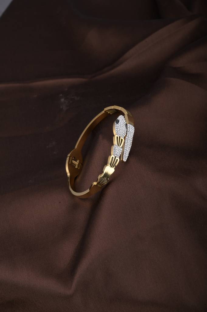 Zircon Studded Snake Bracelet : PMW01BR060