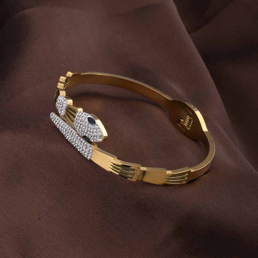 Zircon Studded Snake Bracelet : PMW01BR060