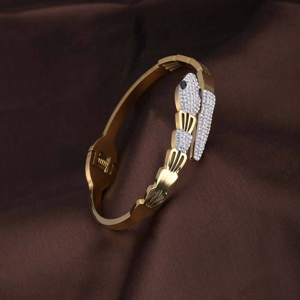 Zircon Studded Snake Bracelet : PMW01BR060