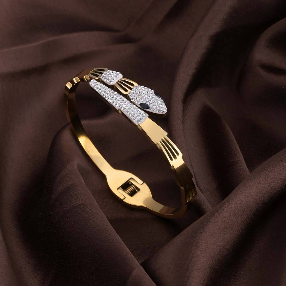 Zircon Studded Snake Bracelet : PMW01BR060