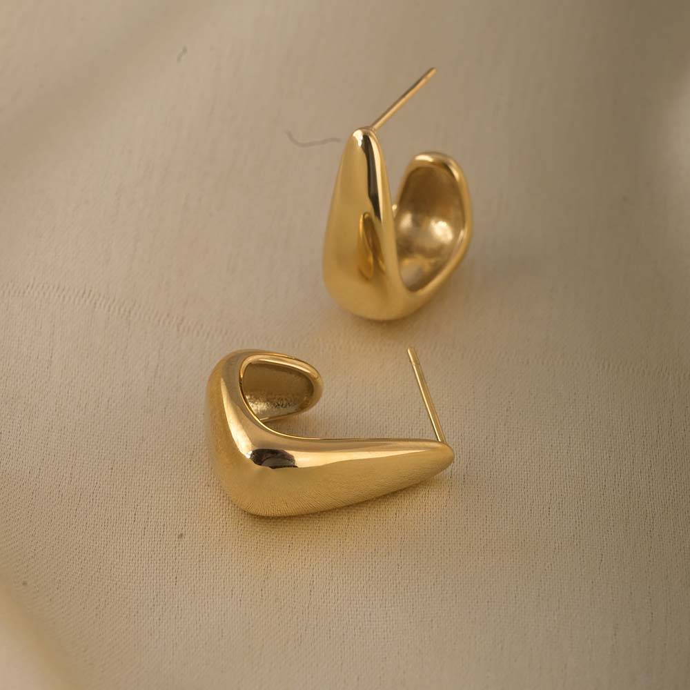 Gold Hook-Shaped Earrings : PMW01ER011