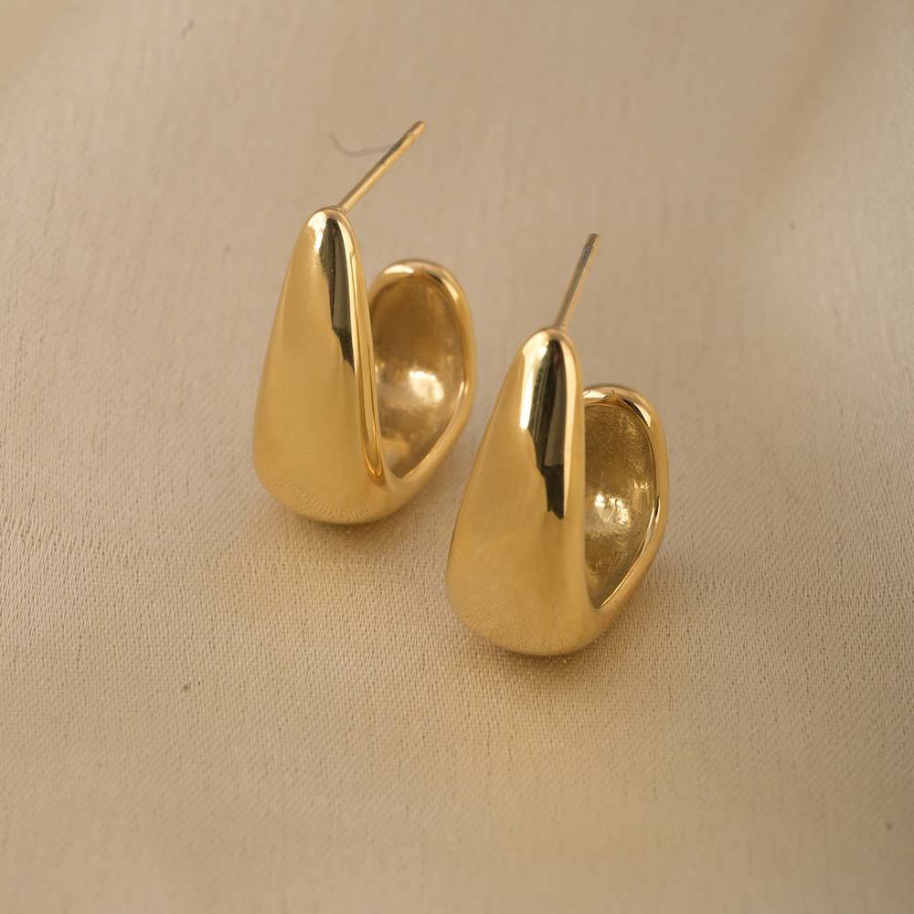 Gold Hook-Shaped Earrings : PMW01ER011
