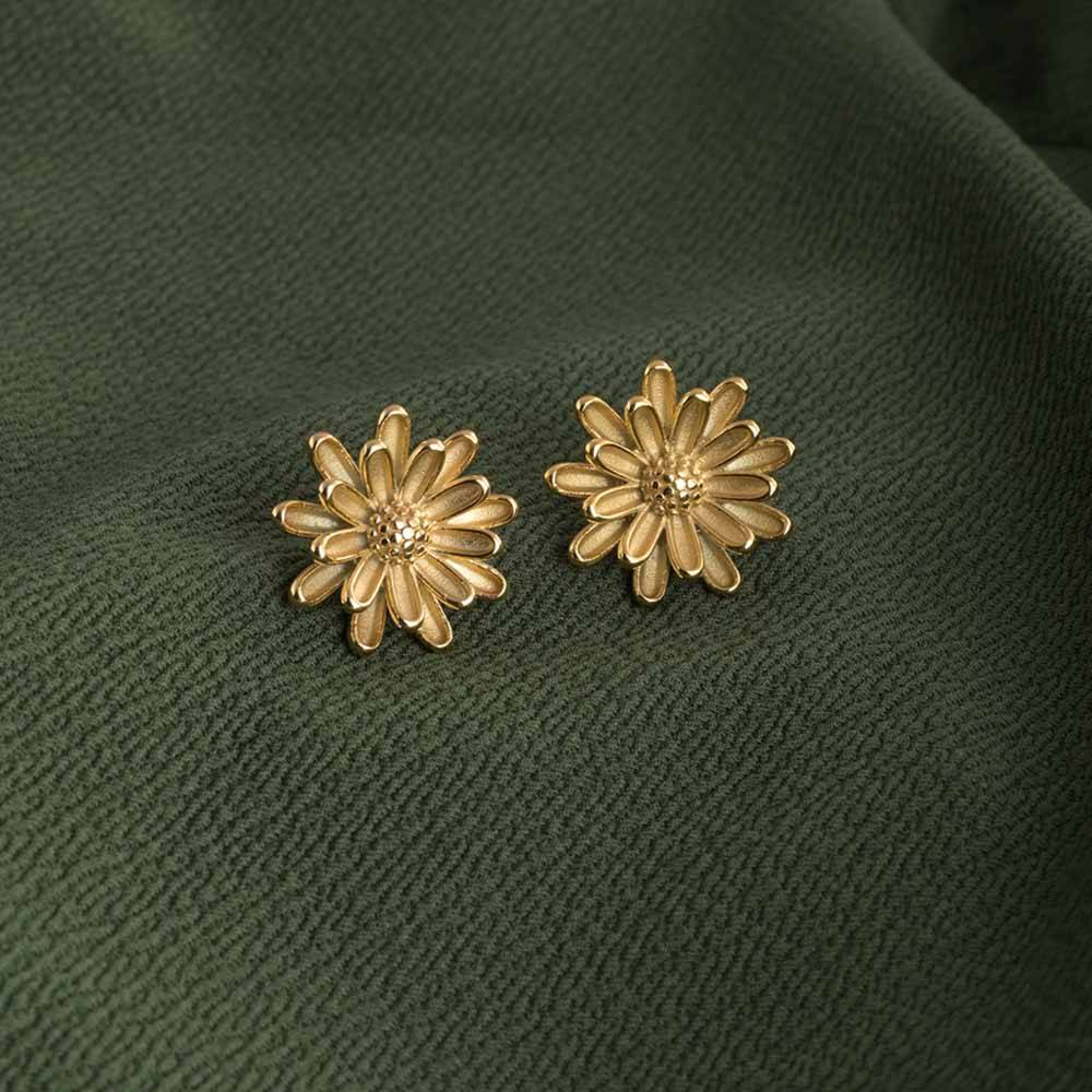 Golden Daisy Earrings : PMW01ER047