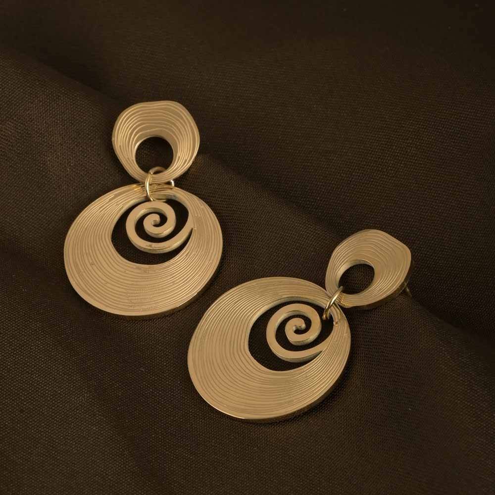 Twirling Circle Earrings : PMW01ER089