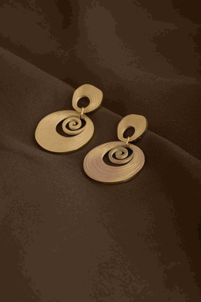 Twirling Circle Earrings : PMW01ER089