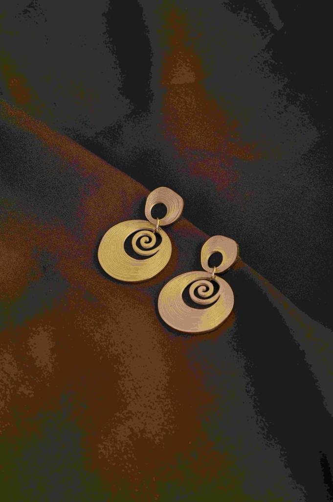 Twirling Circle Earrings : PMW01ER089