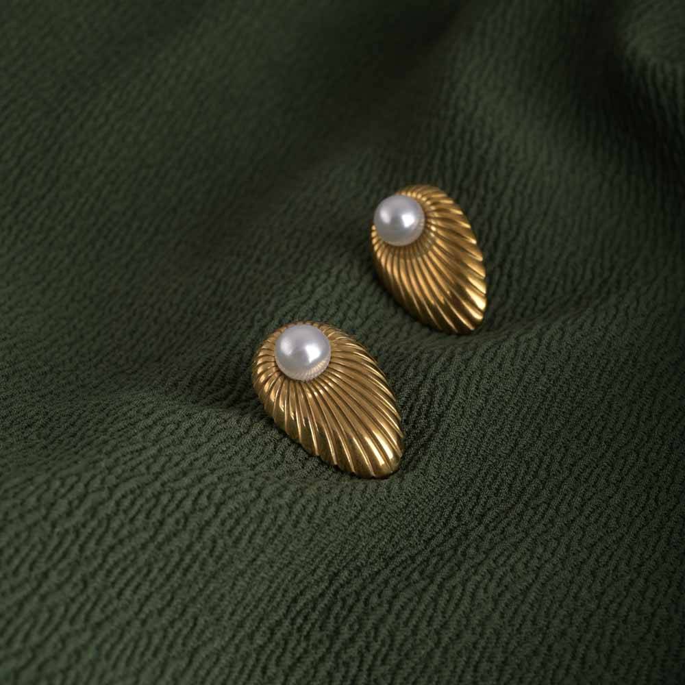 Oyster Pearl Earrings : PMW01ER090