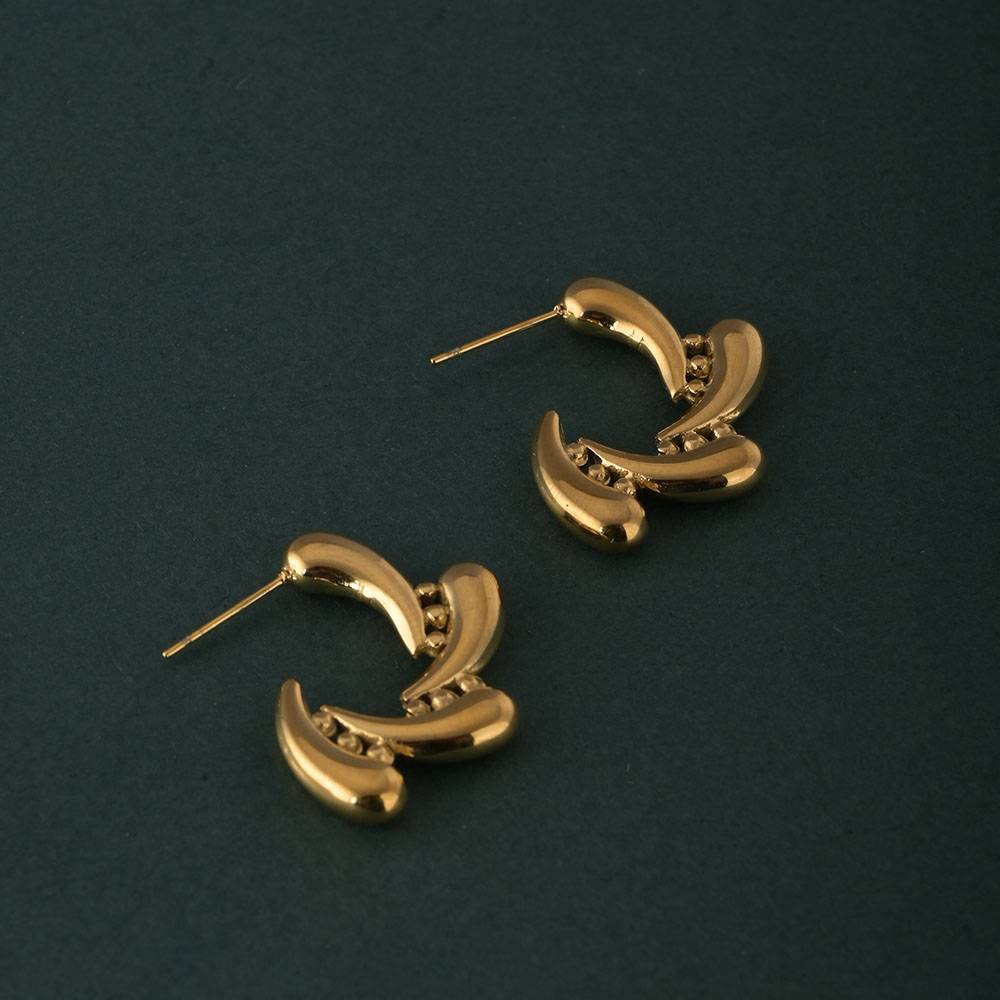 Floral Twist Earrings : PMW01ER094
