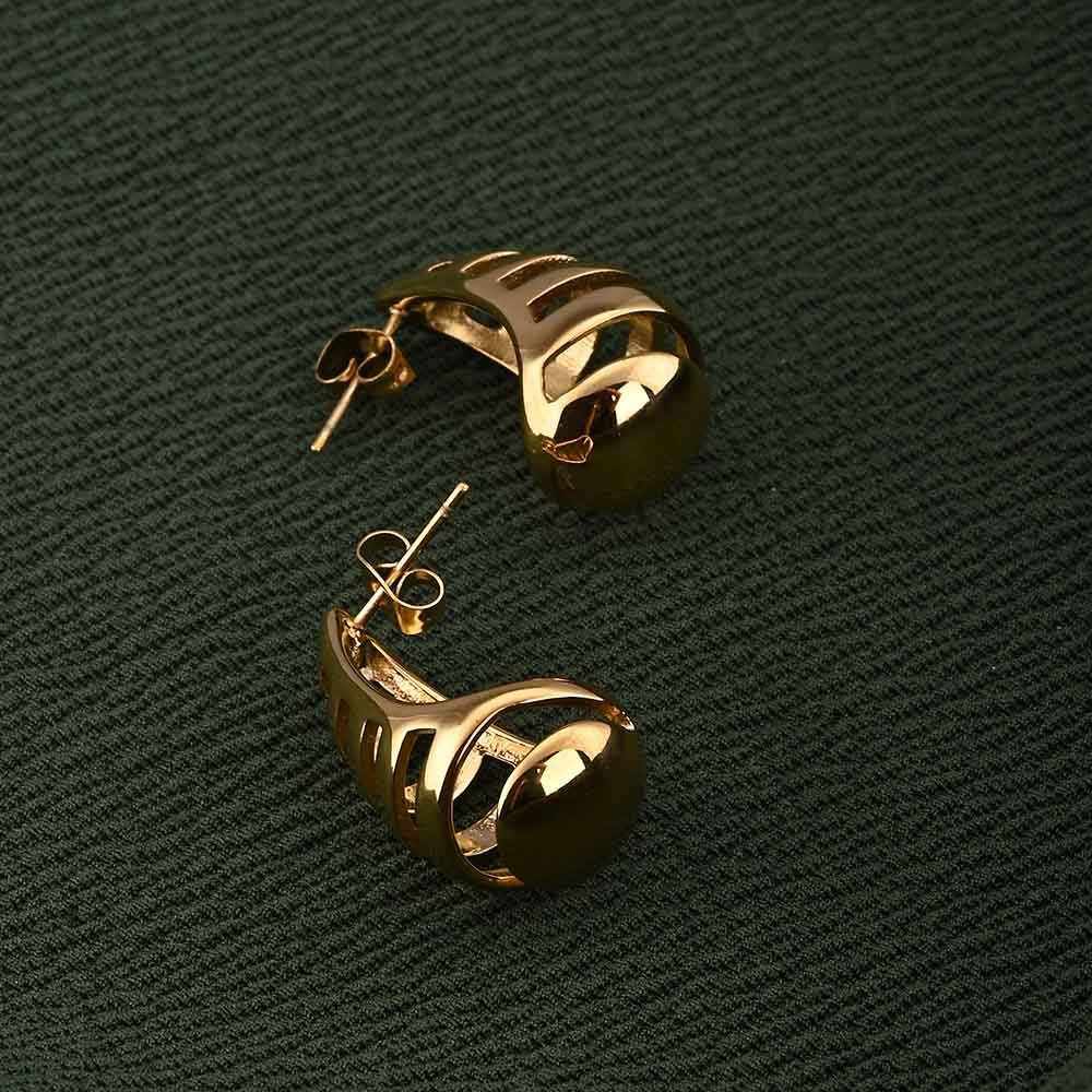 Gold Striped Stud Earrings : PMW01ER154