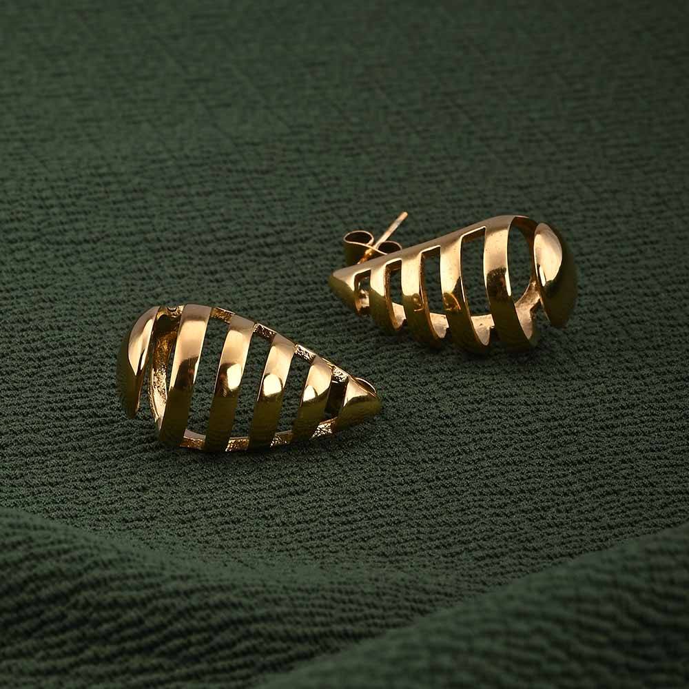 Gold Striped Stud Earrings : PMW01ER154