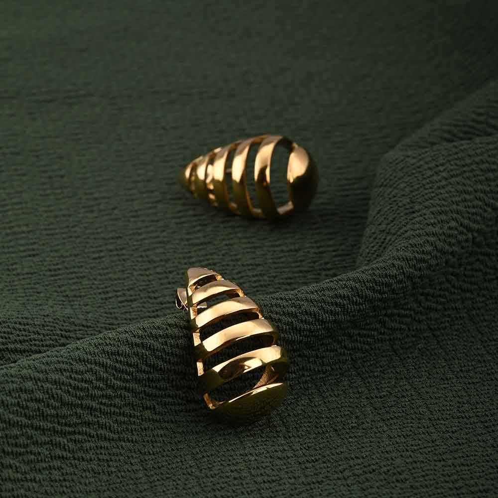 Gold Striped Stud Earrings : PMW01ER154