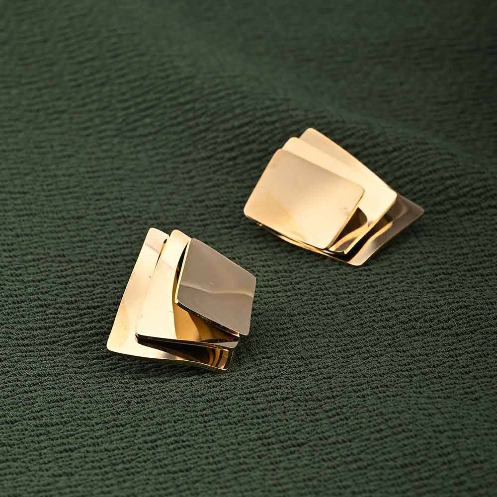 Modern Cubed Stud Earrings : PMW01ER156