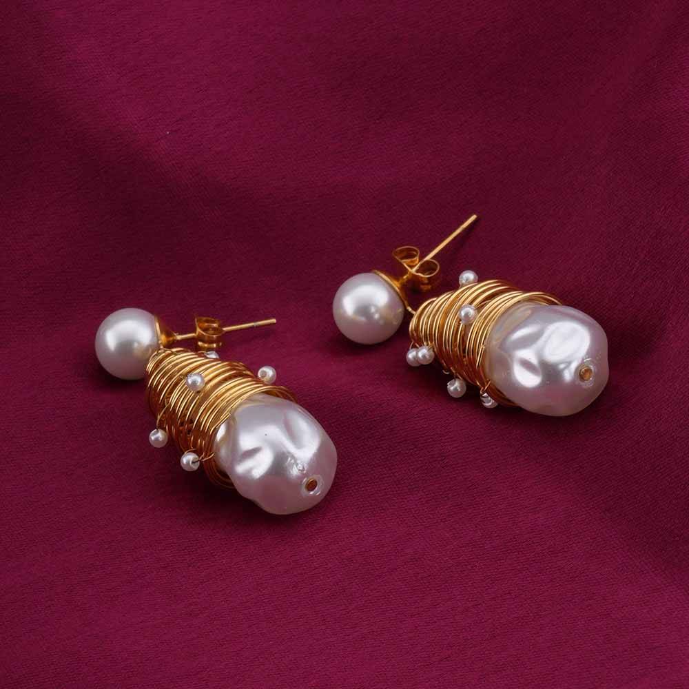 Unique Pearl Drop Earrings : PMW01ER183