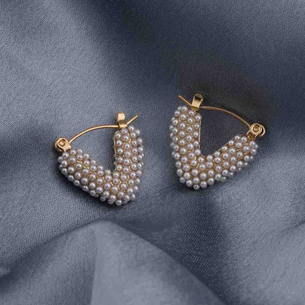 Heart Shapped Pearl Hoop Earrings : PMW01ER195