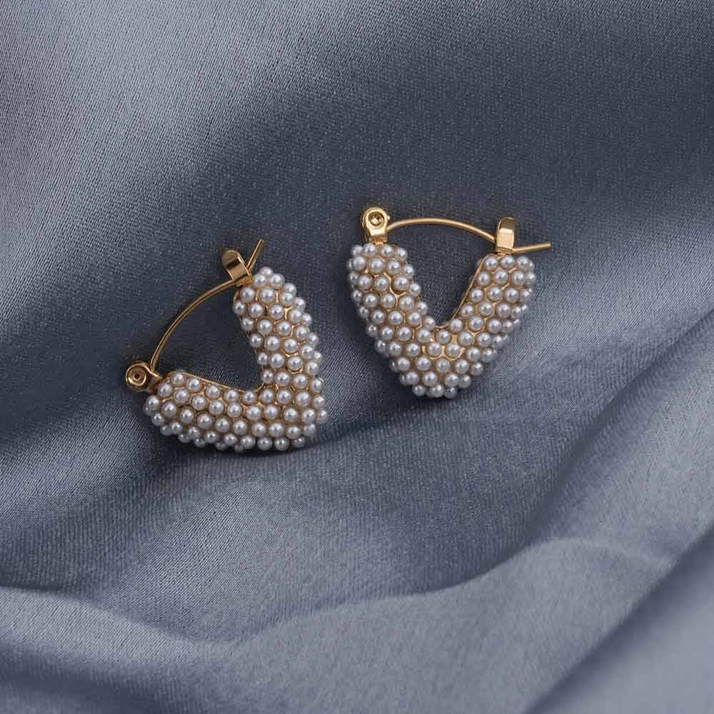 Heart Shapped Pearl Hoop Earrings : PMW01ER195