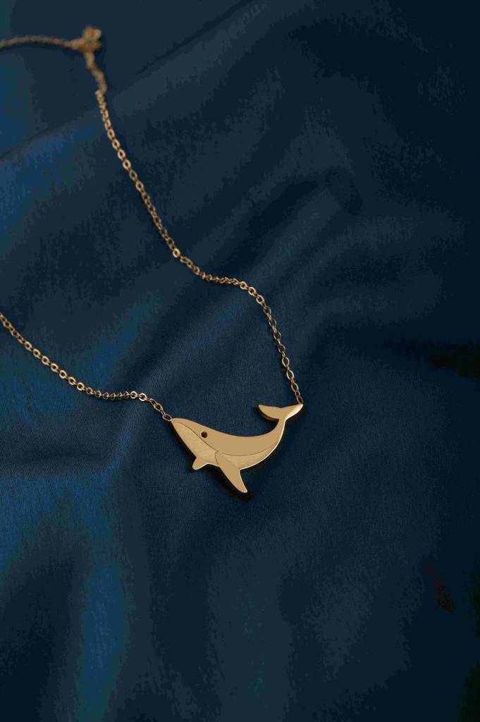 Gilded Shark Necklace : PMW01NC005
