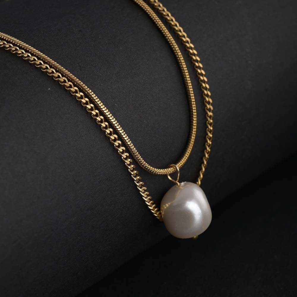 Layered Pearl Charm Necklace : PMW01NC029