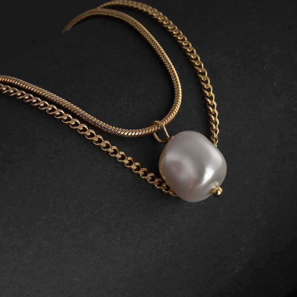 Layered Pearl Charm Necklace : PMW01NC029