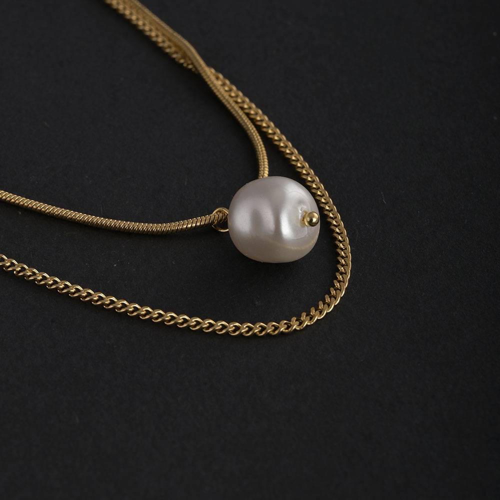 Layered Pearl Charm Necklace : PMW01NC029