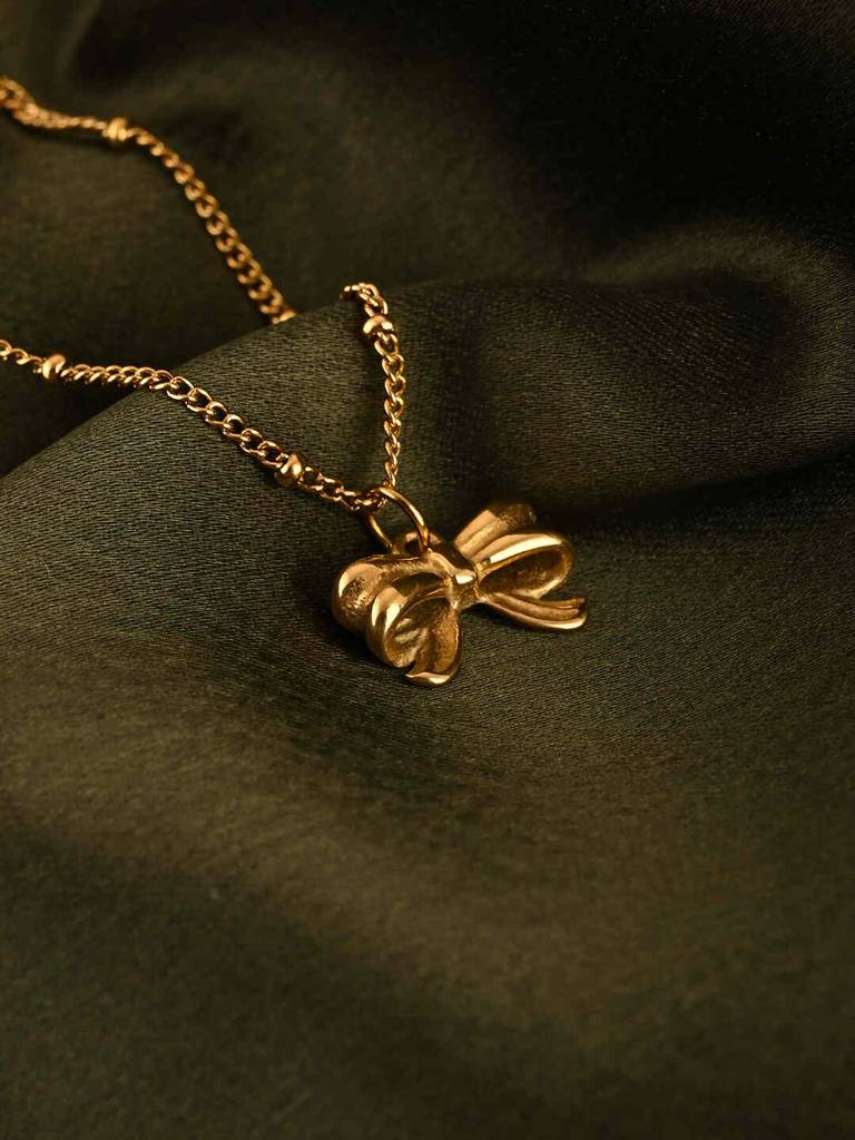 Gilded Bow Necklace : PMW01NC030