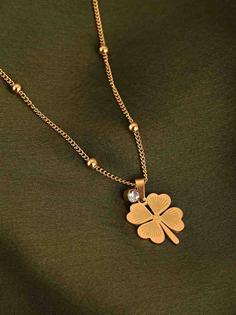 Golden Clover Necklace : PMW01NC035