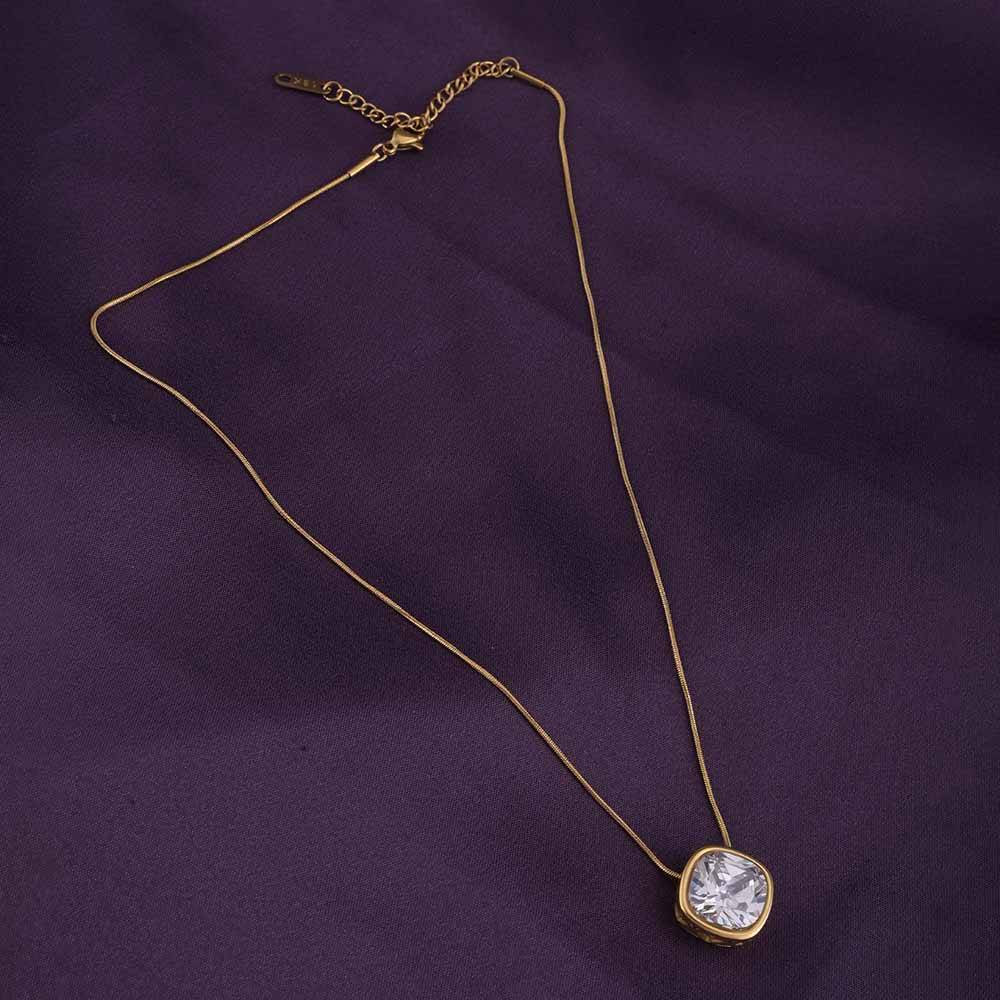 White Stone Simple Necklace : PMW01NC070