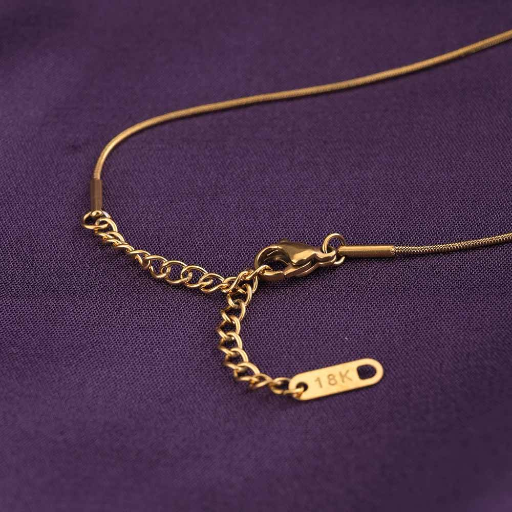 White Stone Simple Necklace : PMW01NC070