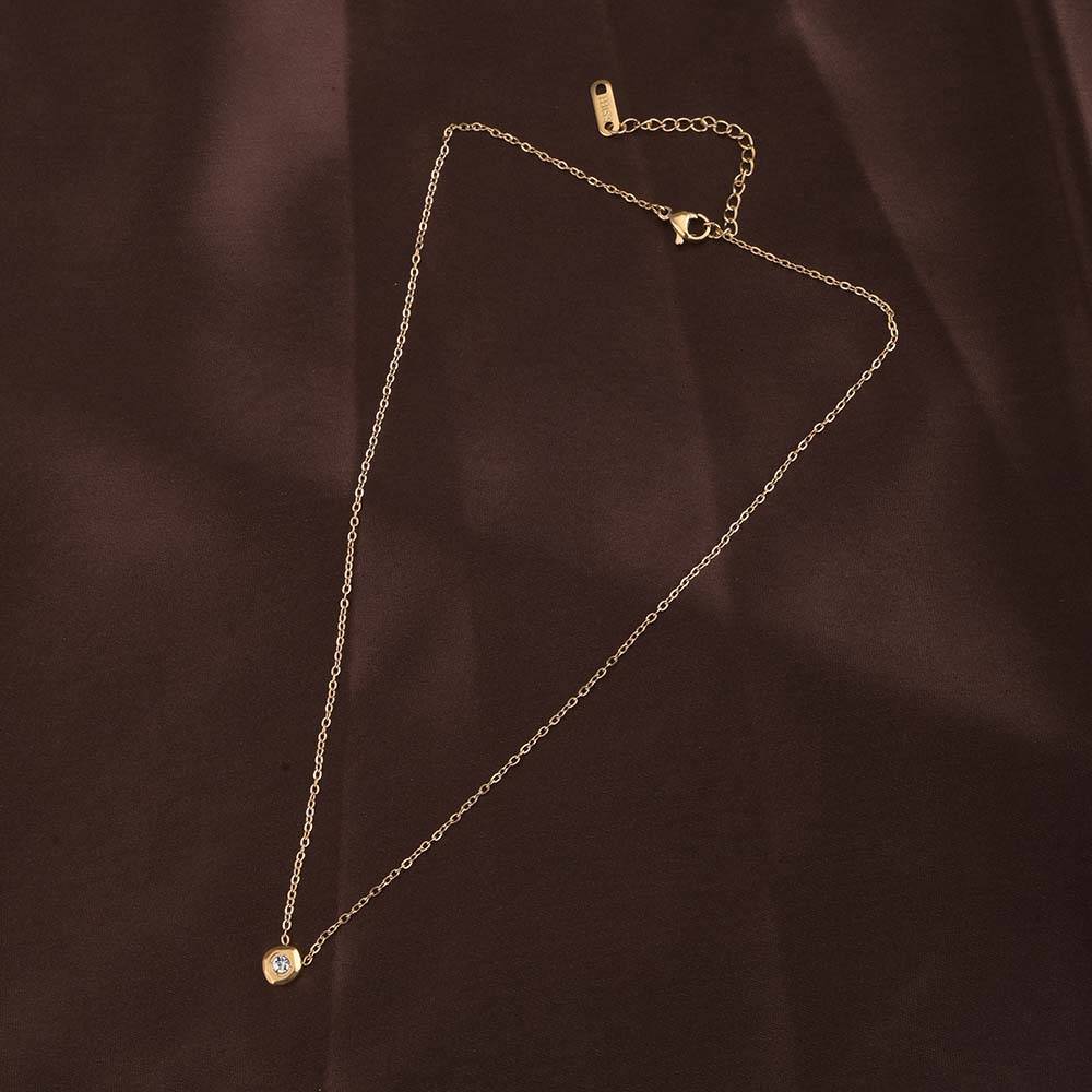 White Gemstone Gold Chain Necklace : PMW01NC078