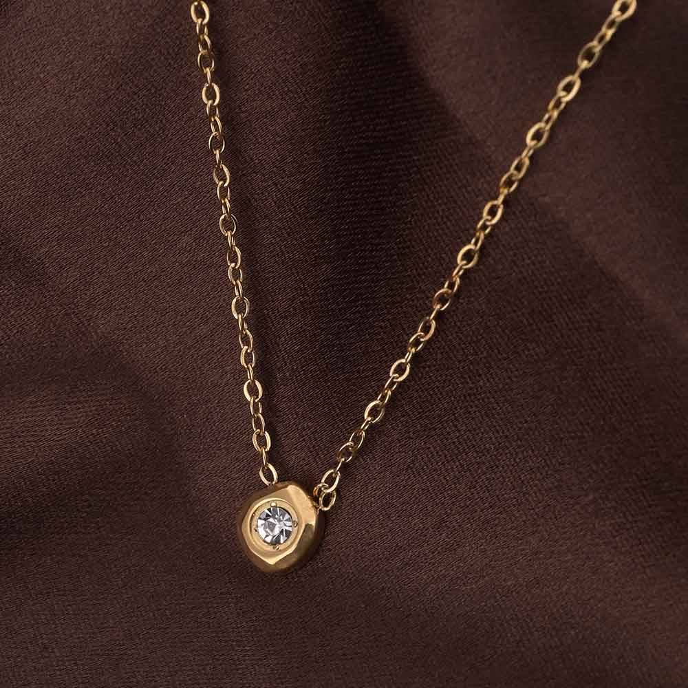 White Gemstone Gold Chain Necklace : PMW01NC078