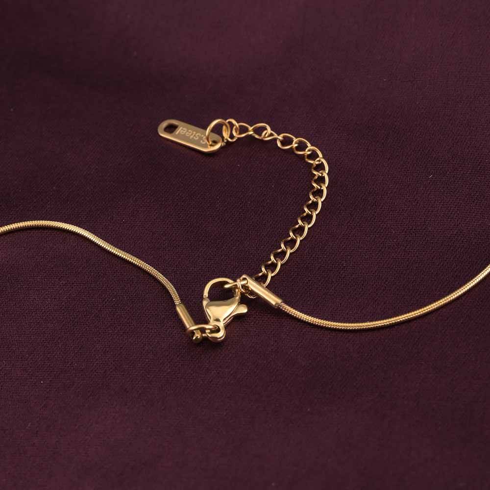 Golden Heart Charm Chain Necklace : PMW01NC079