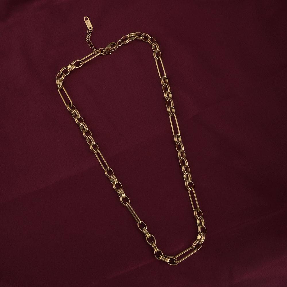 Gold Figaro Chain Necklace : PMW01NC084