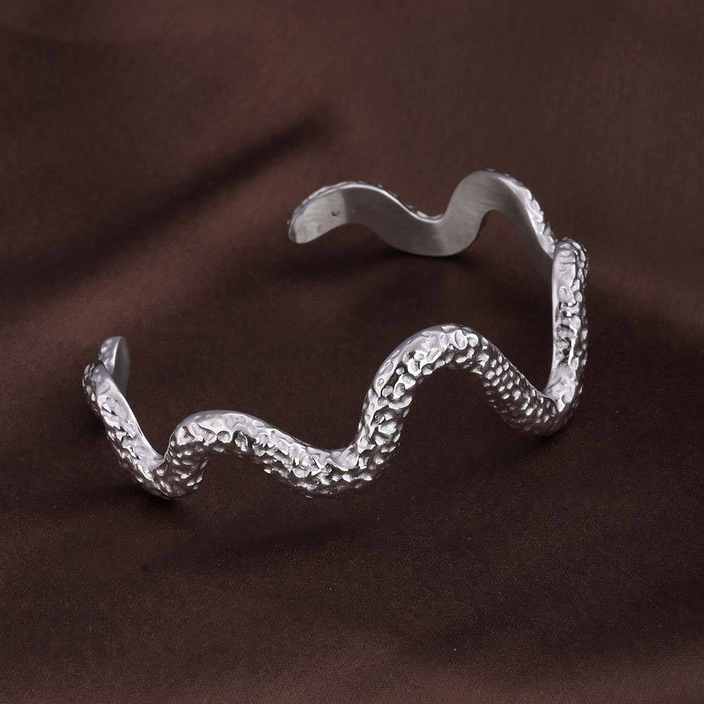 Wavy Textured Cuff Silver Bracelet : PMW02BR008
