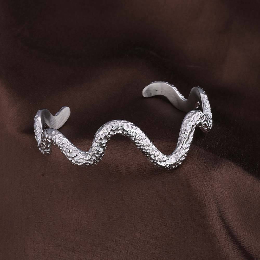 Wavy Textured Cuff Silver Bracelet : PMW02BR008