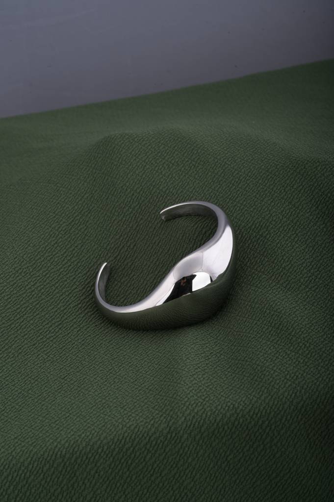 Silver Bold Half Moon Cuff Bracelet : PMW02BR017