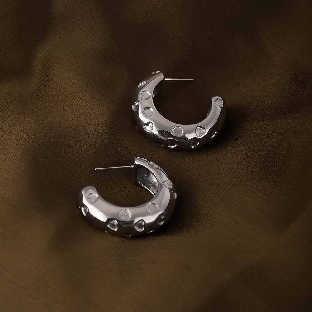 Engraved Heart Curved Earrings | Silver : PMW02ER004