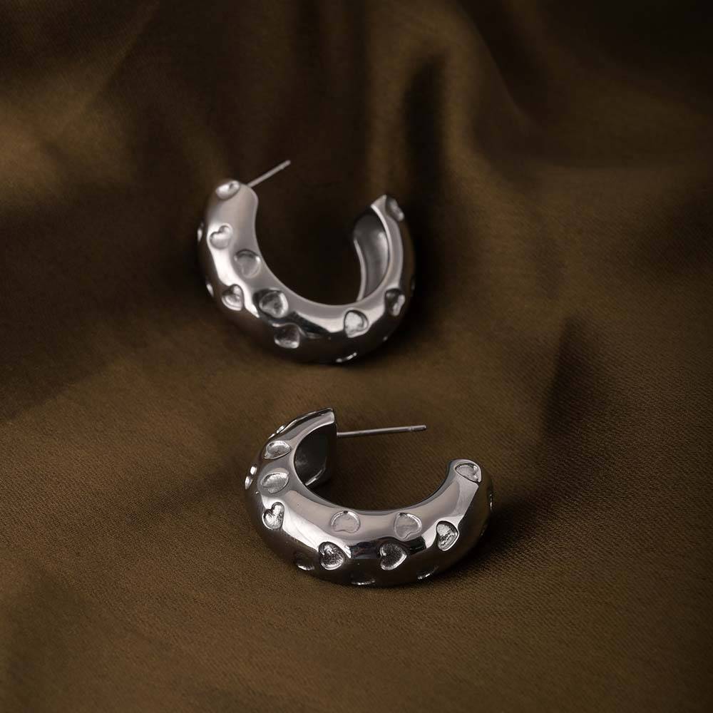 Engraved Heart Curved Earrings | Silver : PMW02ER004