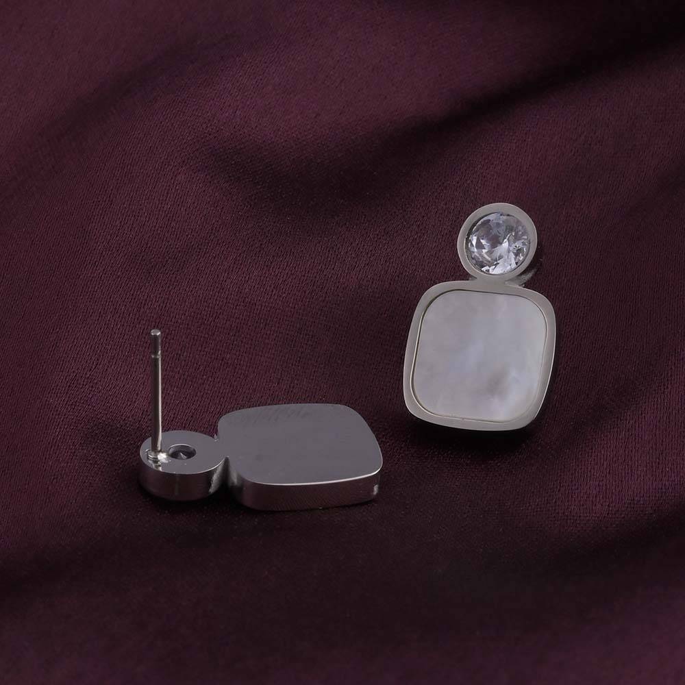 Zircon Studded Drop Earring : PMW02ER022