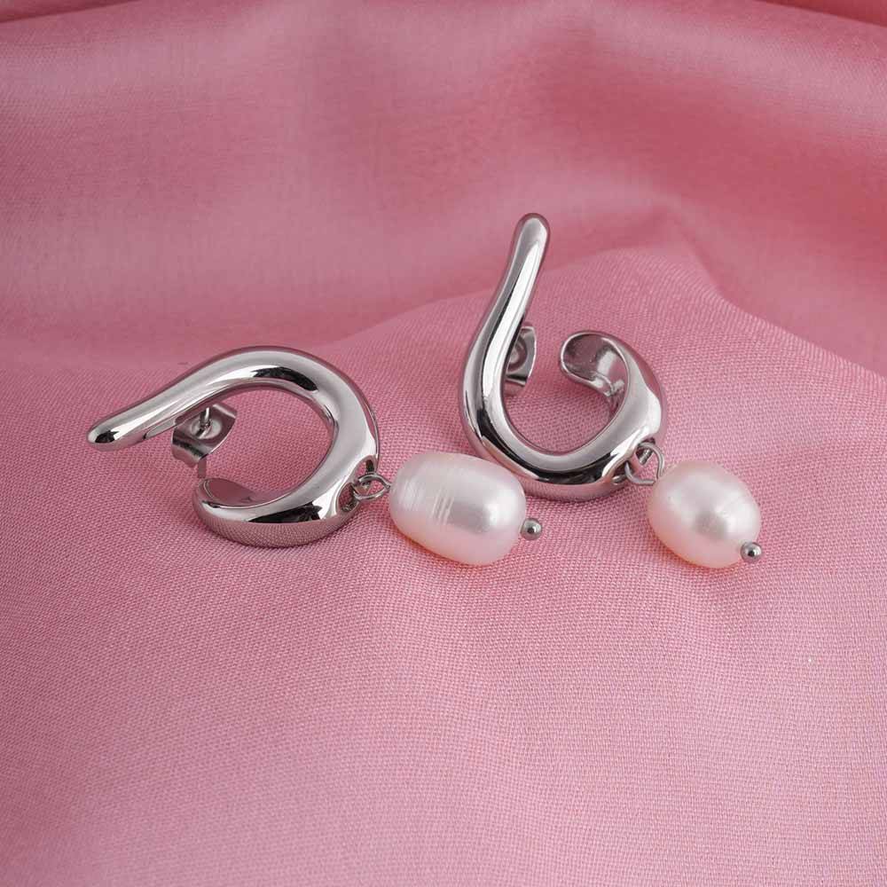 Twisted Pearl Drop Earrings : PMW02ER034