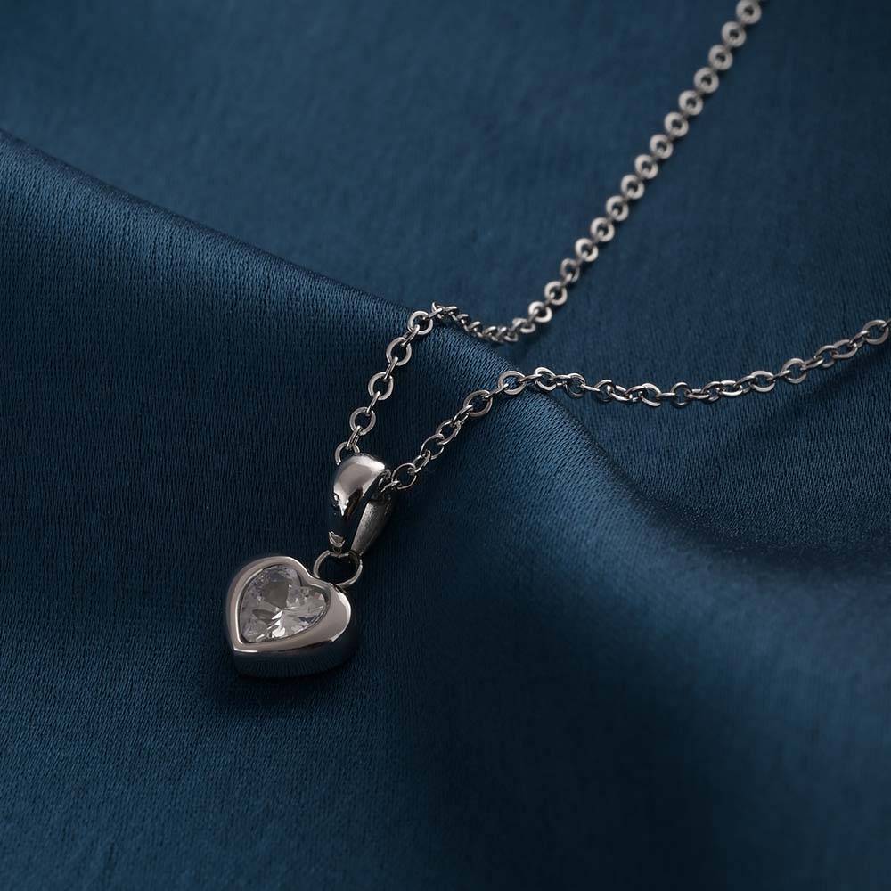 Bejeweled Heart Necklace : PMW02NC004