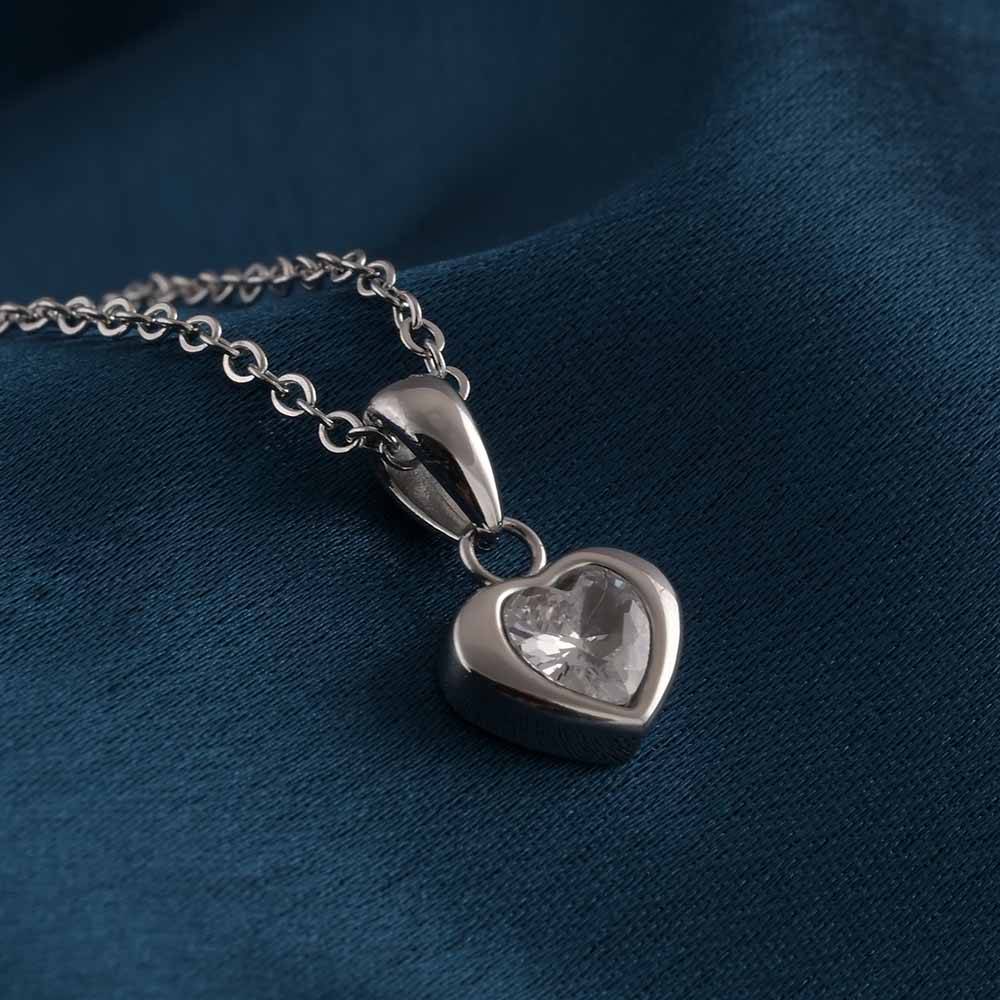Bejeweled Heart Necklace : PMW02NC004