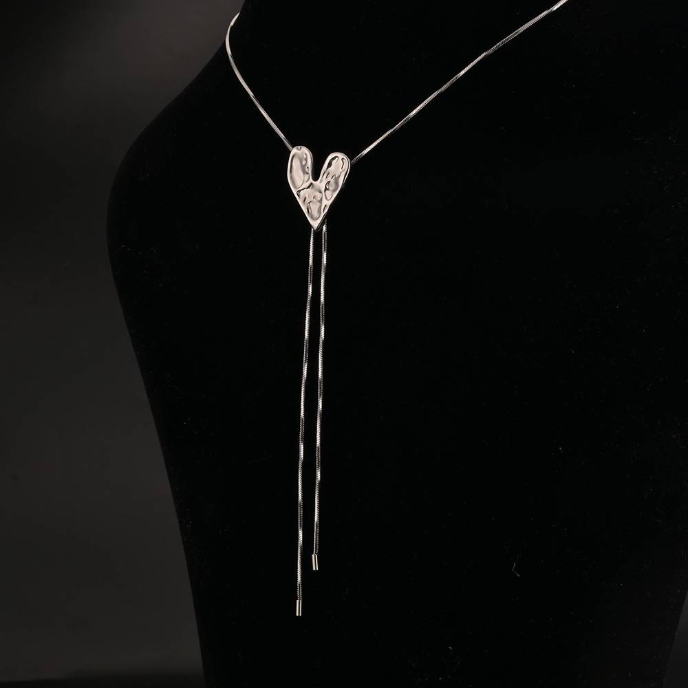 Silver Textured Heart Pendent Necklace : PMW02NC007