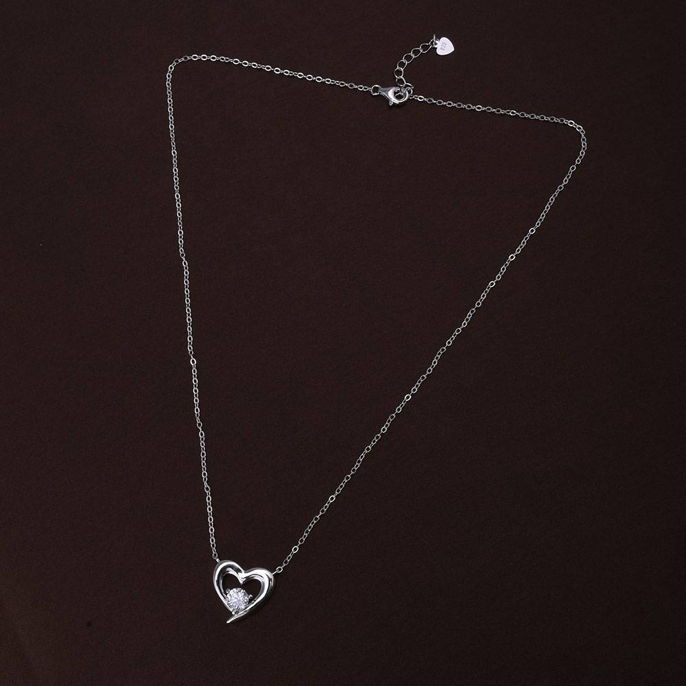 Central Crystal Heart Shapped Necklace : PMW02NC009