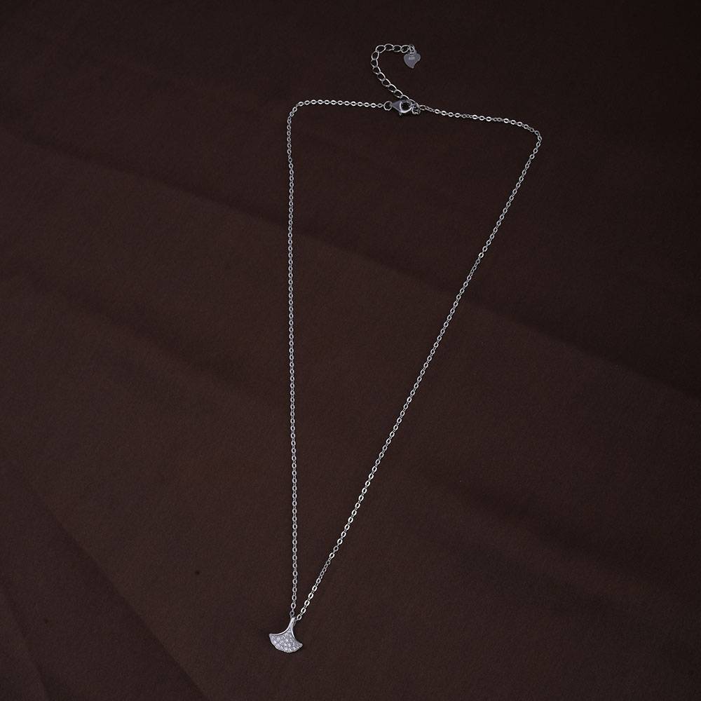 Silver Ginko Leaf Pendent : PMW02NC011