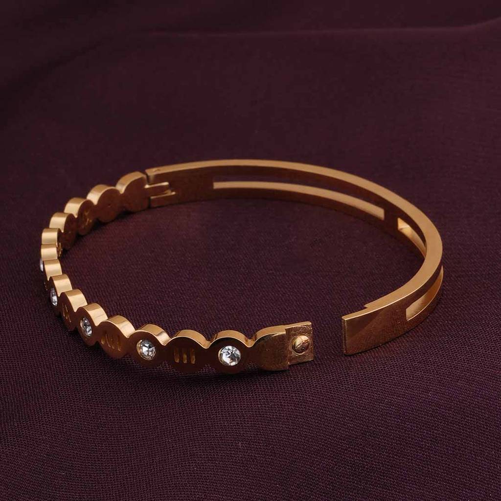 Diamonds Golden Bangle Bracelet For Women : PMWSSBR149-G