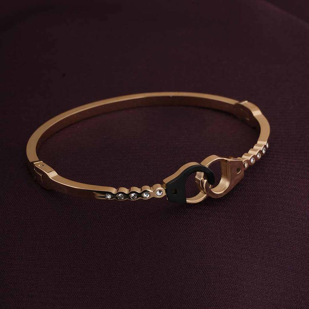 Interlocking Studded Bracelet For Women : PMWSSBR155-G